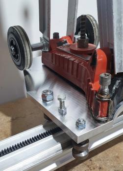 Reihenbohrvorrichtung speziell für das Hilti Schienensystem